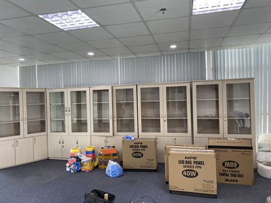 thu-mua-ban-ghe-van-phong-4-533x400 Thu Mua Bàn Ghế, Nội Thất Văn Phòng Cũ Giá Cao Tại TPHCM  