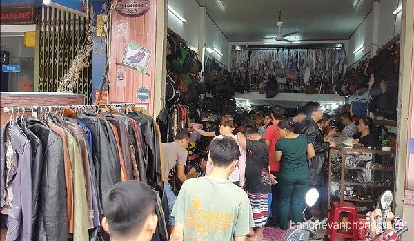 Dịch vụ thu mua, thanh lý bàn ghế văn phòng Quận 10 cho-do-cu-sai-gon-2 Dịch vụ thu mua, thanh lý bàn ghế văn phòng Quận 10
